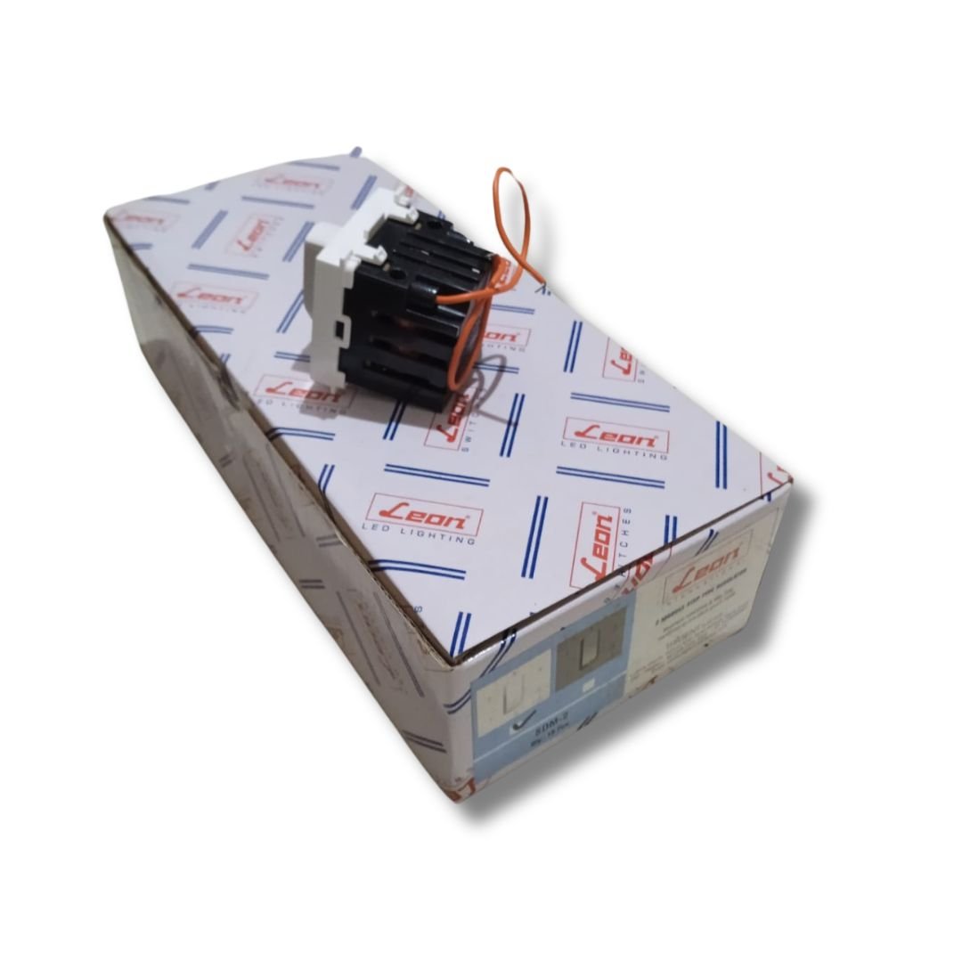 Leon_Brand_2_Module_Step_Type_Regulator_SDM-2_on_top_of_the_Box