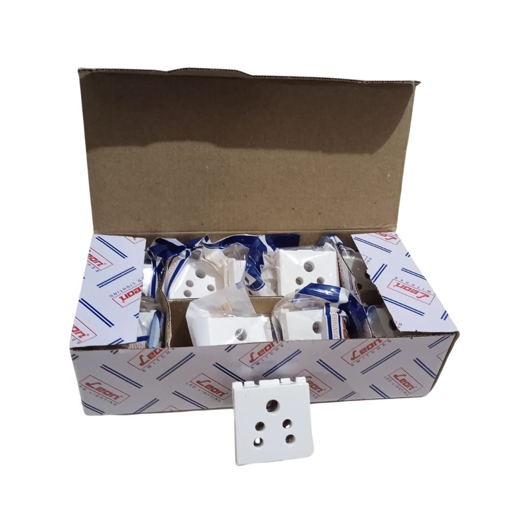 Leon_Brand_S0-6_6A_2_In_1_Socket_infront_of_Open_Box