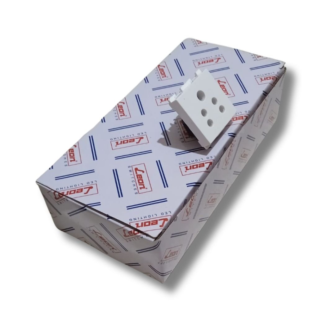 Leon_Brand_S0-6_6A_2_In_1_Socket_onClosed_box_side_view